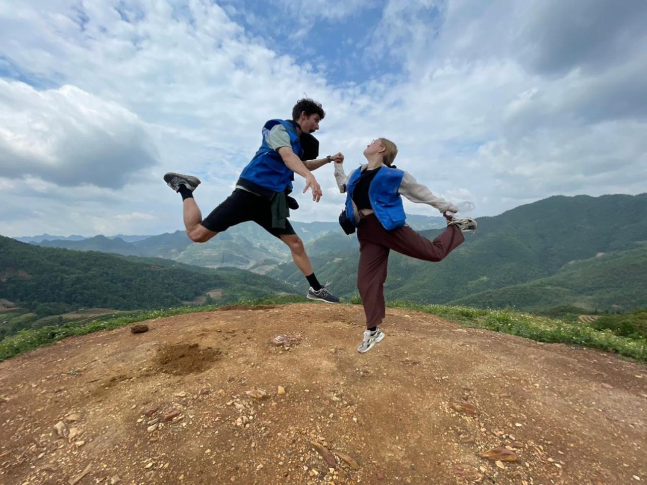 Yolo Ha Giang Adventures, Motorbike And Loop Tours Hotel Exterior photo