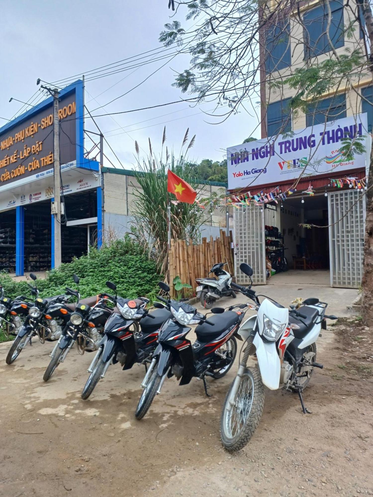 Yolo Ha Giang Adventures, Motorbike And Loop Tours Hotel Exterior photo