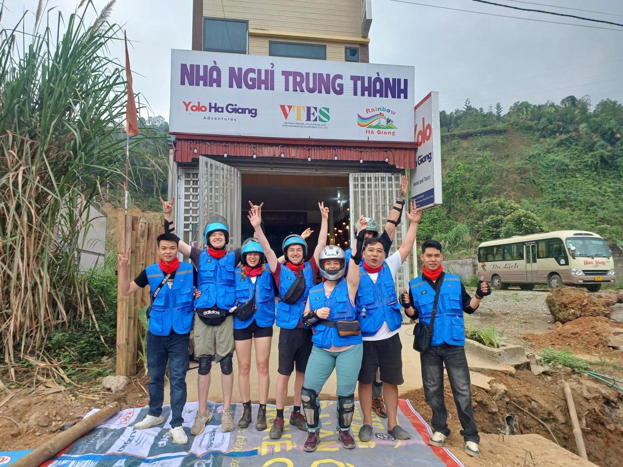 Yolo Ha Giang Adventures, Motorbike And Loop Tours Hotel Exterior photo