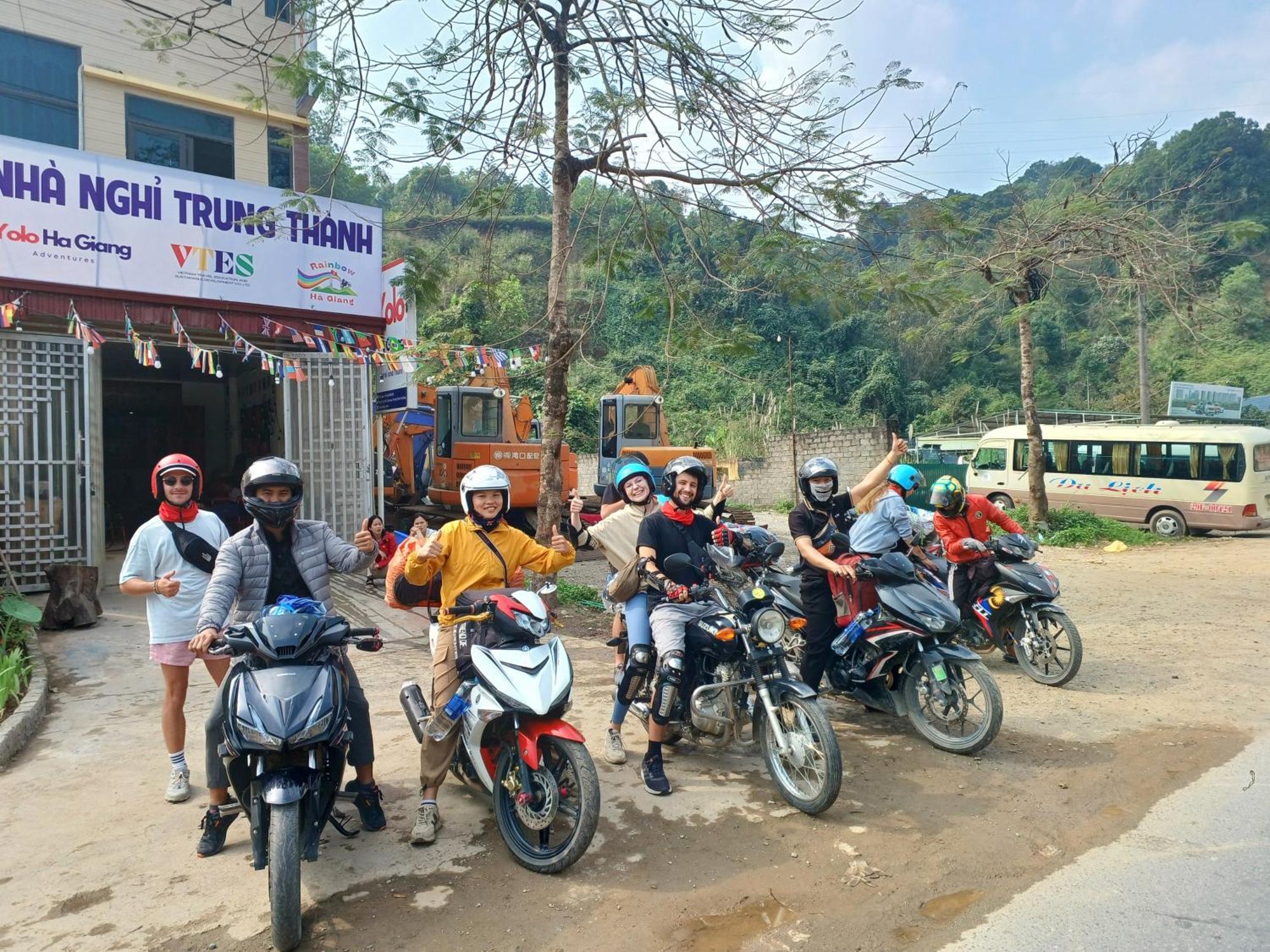 Yolo Ha Giang Adventures, Motorbike And Loop Tours Hotel Exterior photo