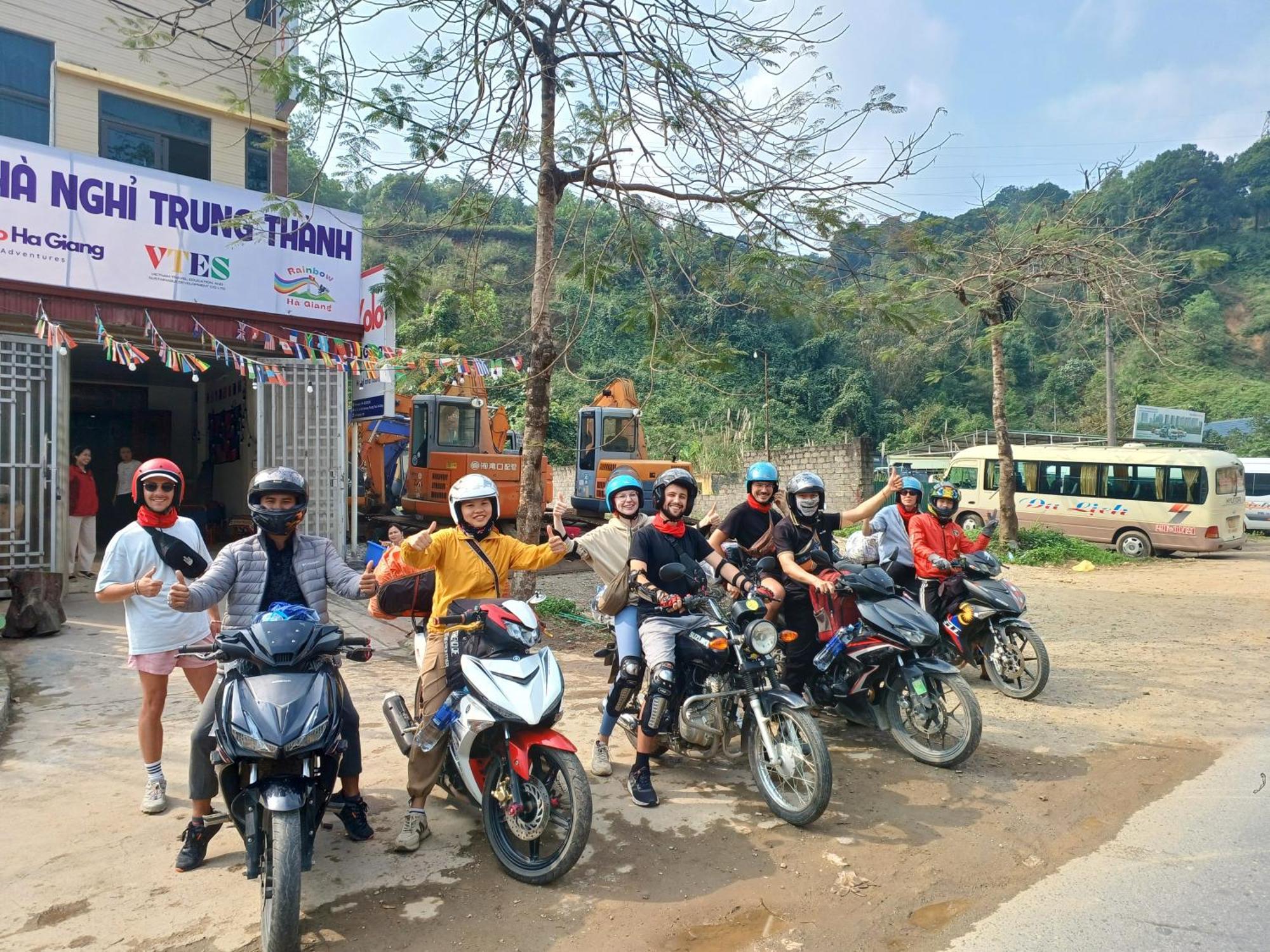 Yolo Ha Giang Adventures, Motorbike And Loop Tours Hotel Exterior photo