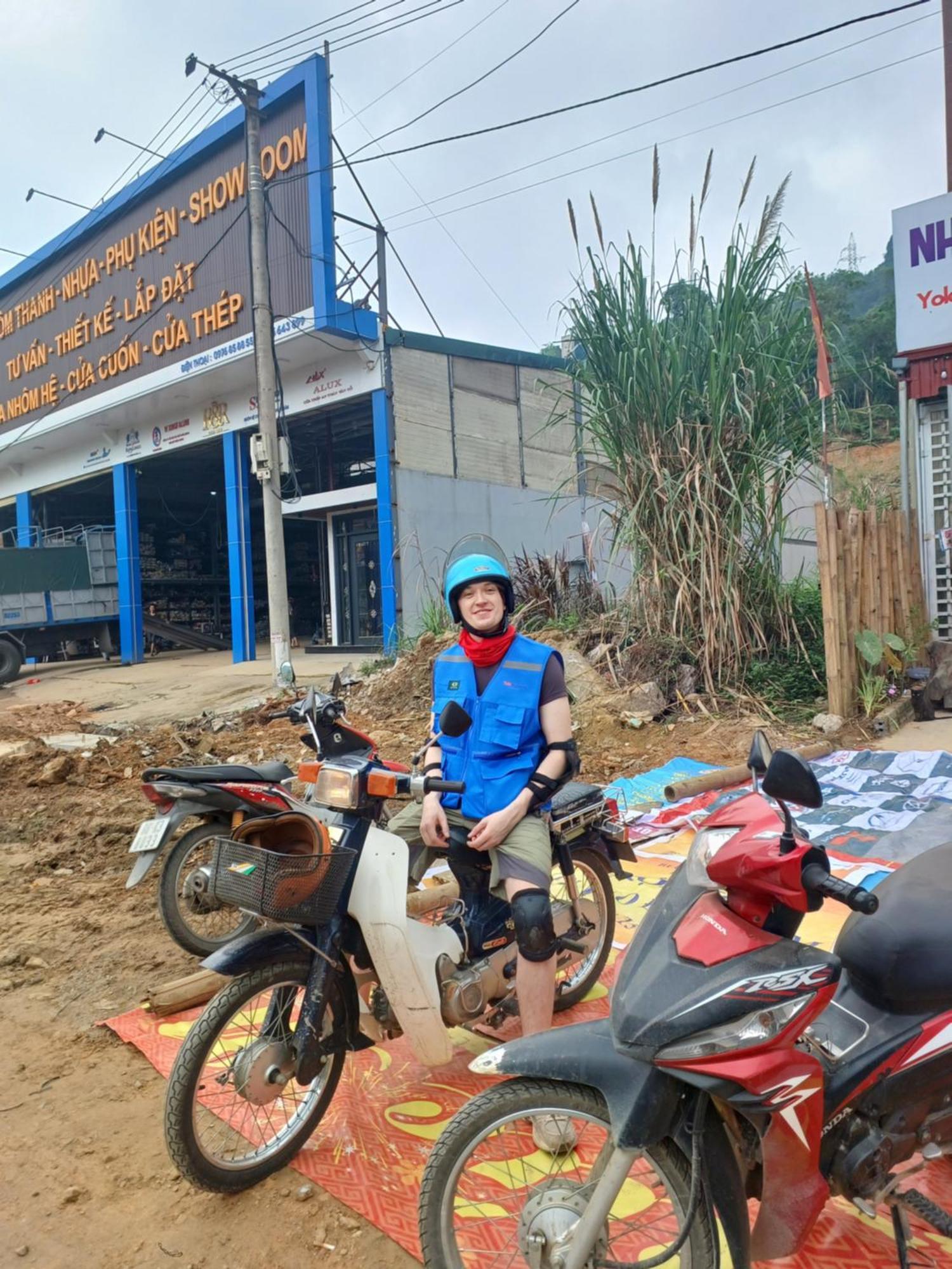 Yolo Ha Giang Adventures, Motorbike And Loop Tours Hotel Exterior photo