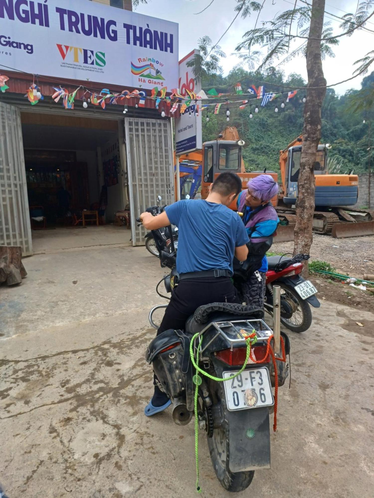 Yolo Ha Giang Adventures, Motorbike And Loop Tours Hotel Exterior photo