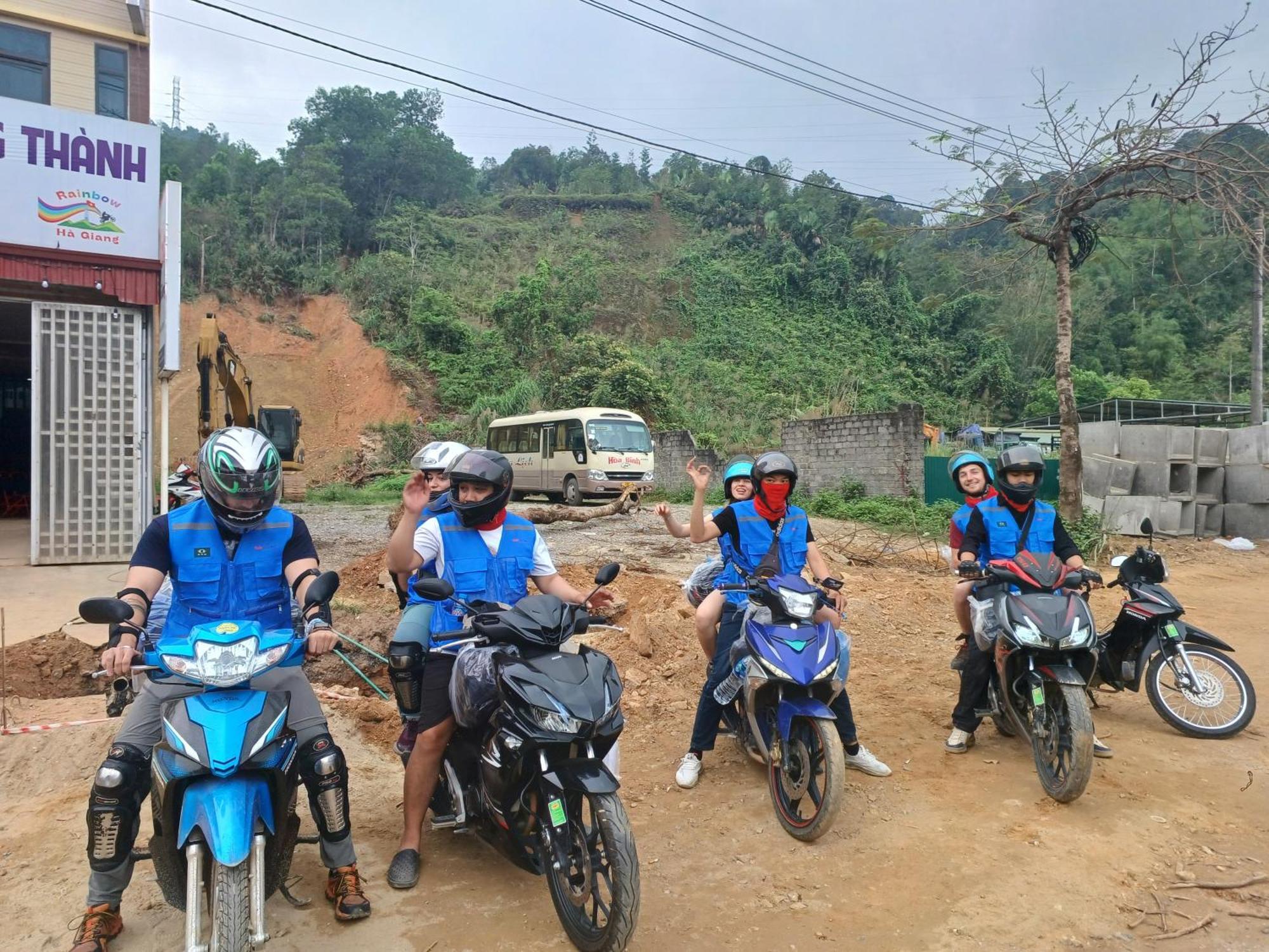 Yolo Ha Giang Adventures, Motorbike And Loop Tours Hotel Exterior photo
